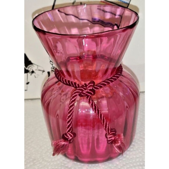 Vintage 1960s  PILGRIM "Cranberry" BLOWN-GLASS Vertical Rib Paneled Vase - Picture 2 of 11